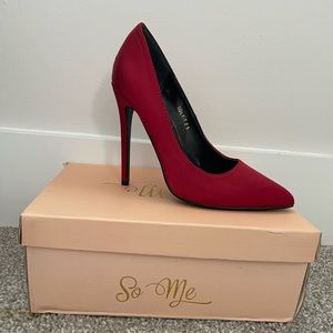 Red pumps (heels)